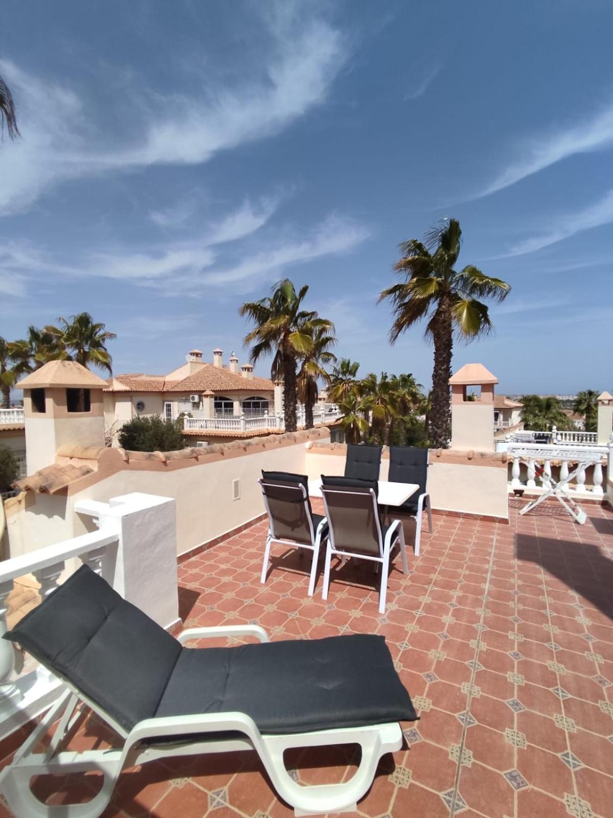 Schoenes Ruhiges Rooftop Apartment Mit Grosser Dachterrasse Торевиеха Екстериор снимка